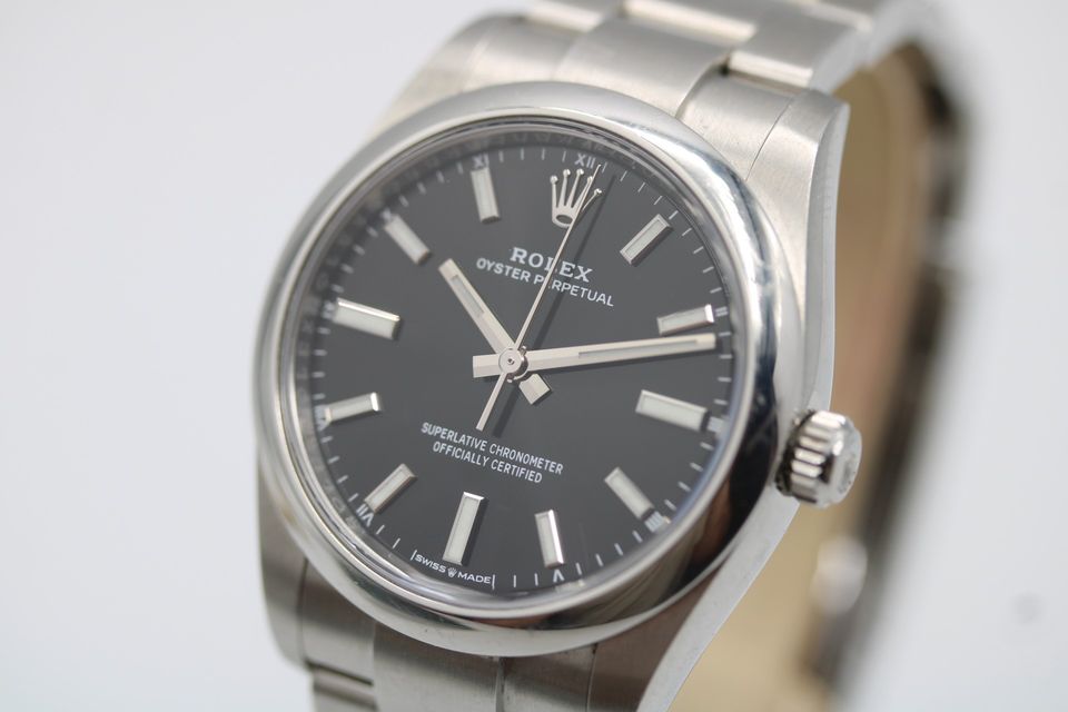 Rolex Oyster Perpetual 124200 Image 2